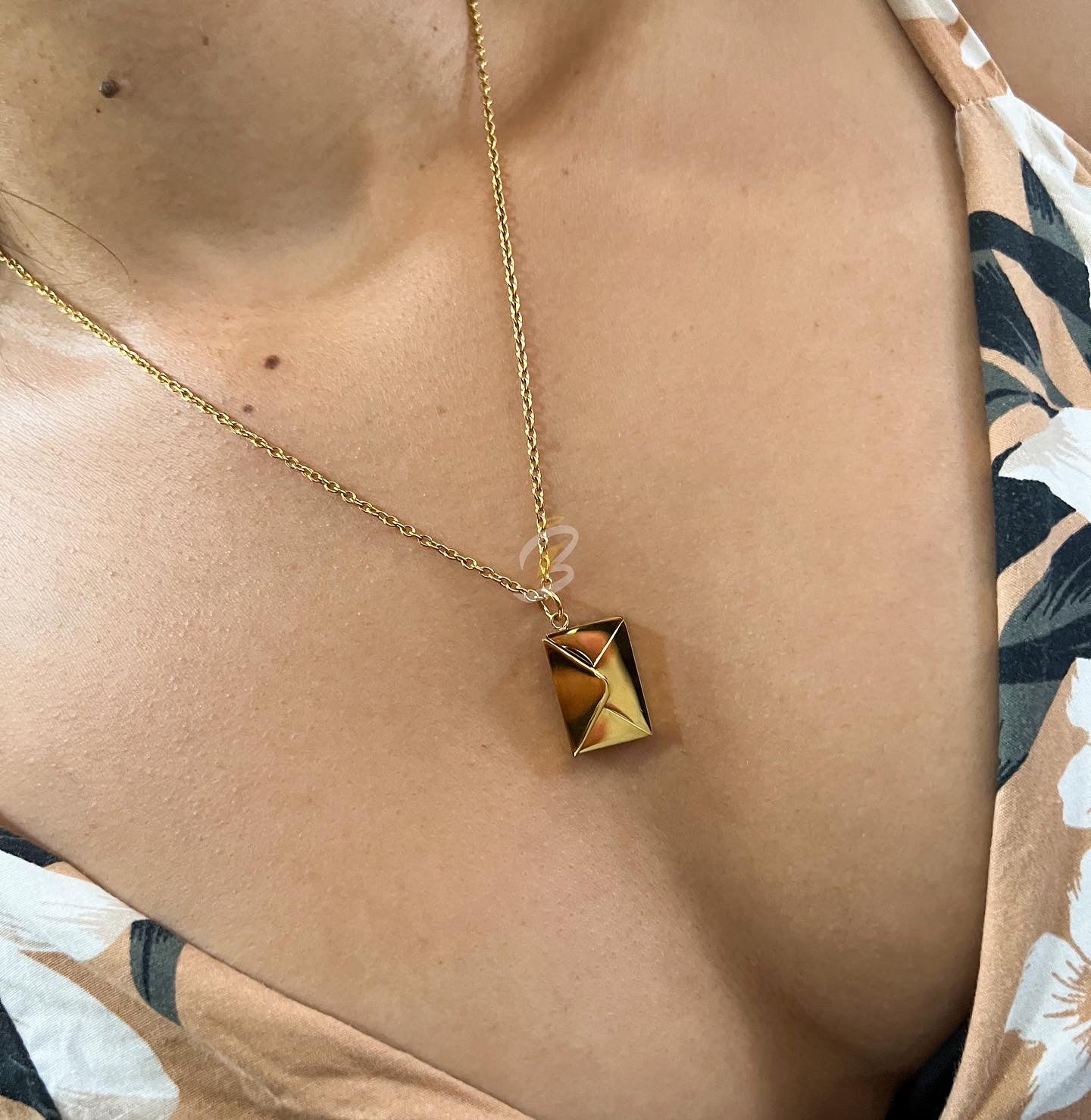 Collar sobre de amor