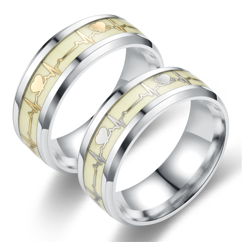 Anillos de pálpitos brillan en la oscuridad