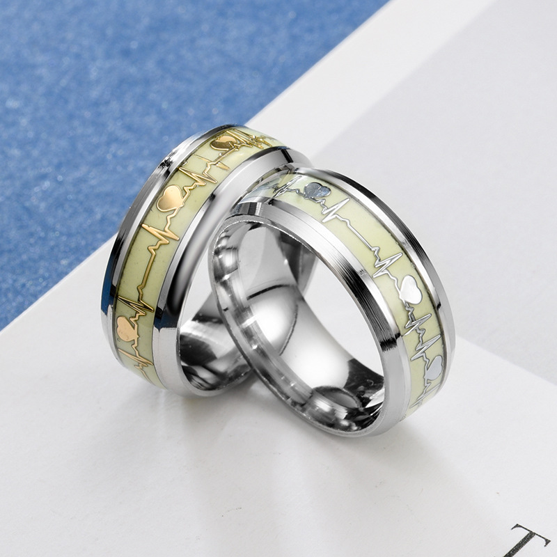Anillos de pálpitos brillan en la oscuridad