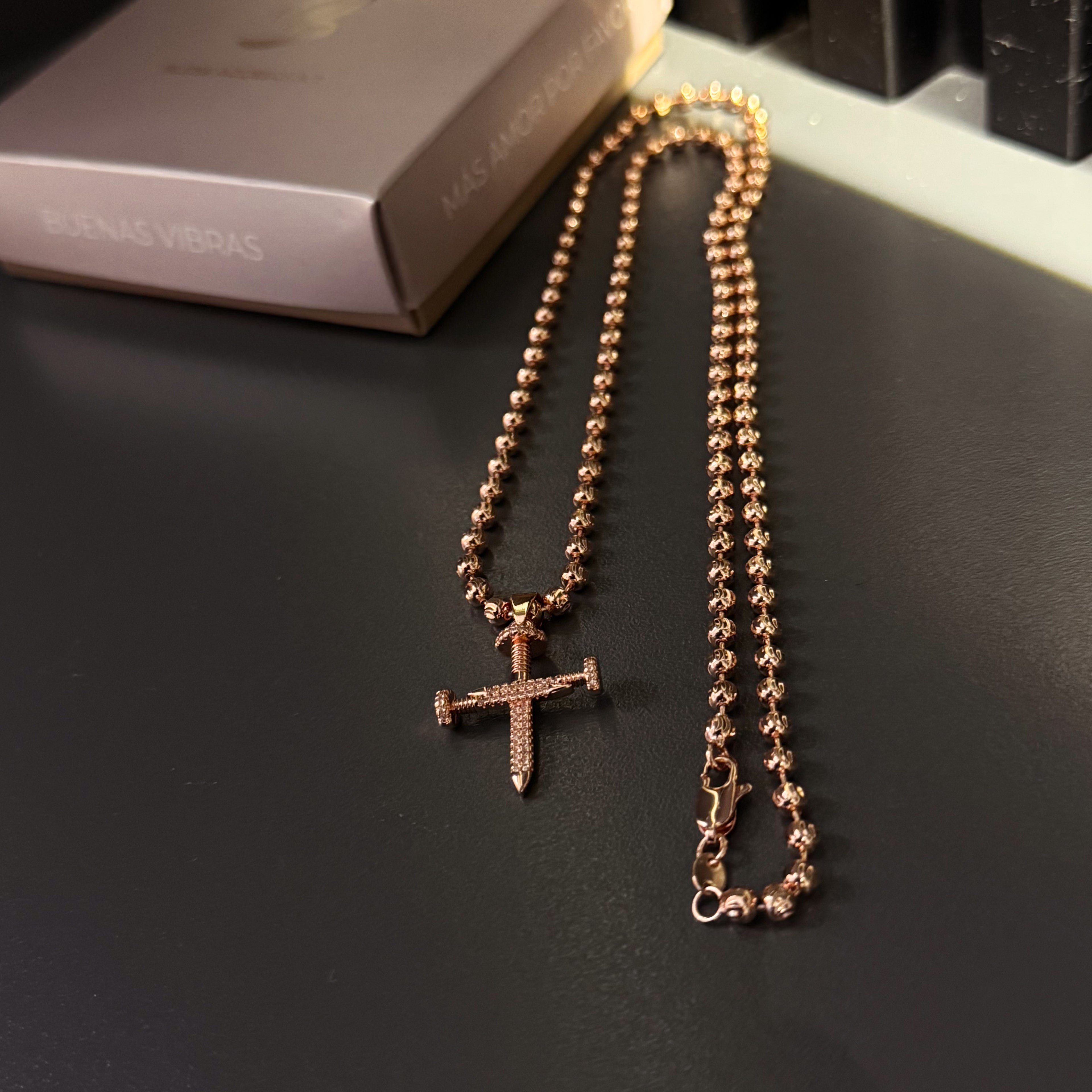 Cadena militar balin diamantado + dije tono oro rosa