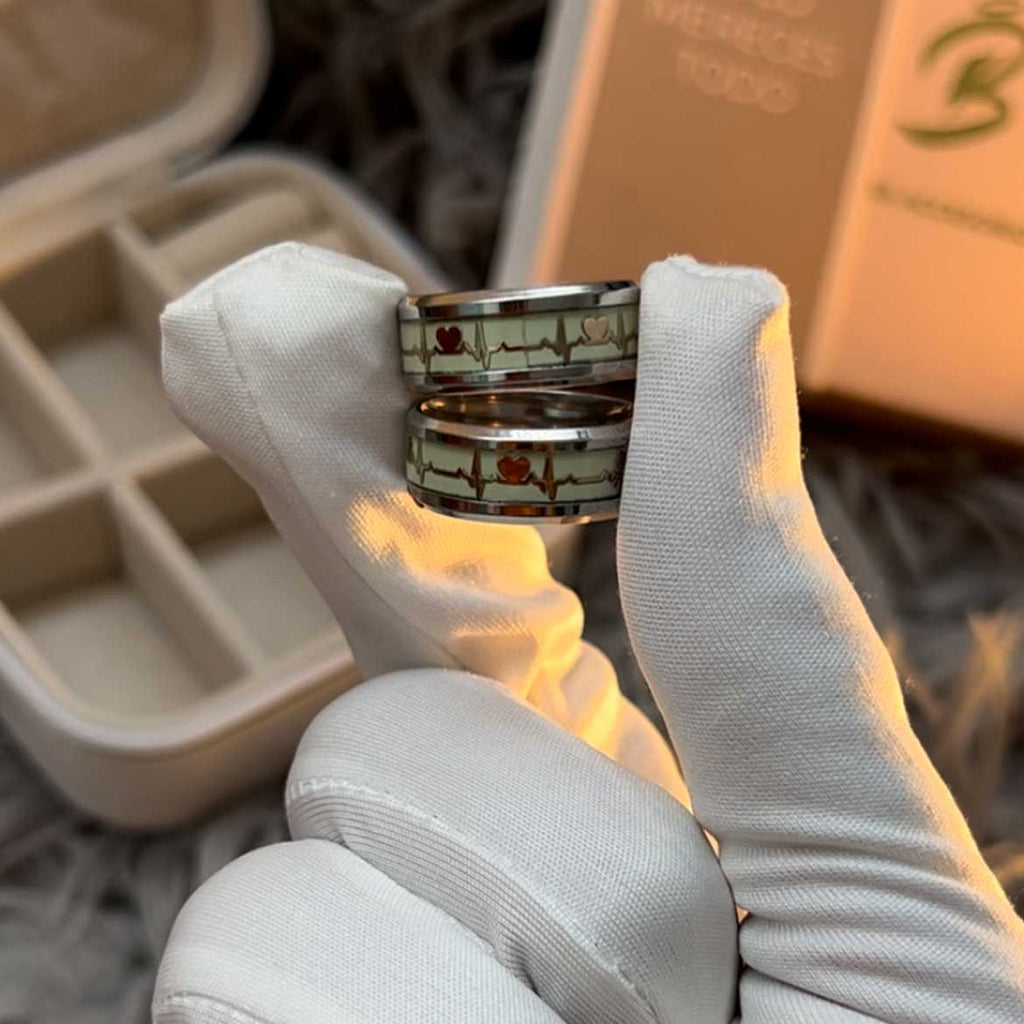Anillos de pálpitos brillan en la oscuridad