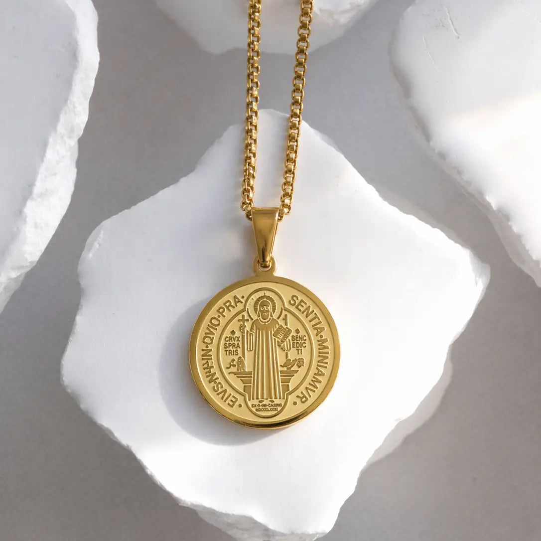 Collar de San Benito baño de oro 18K