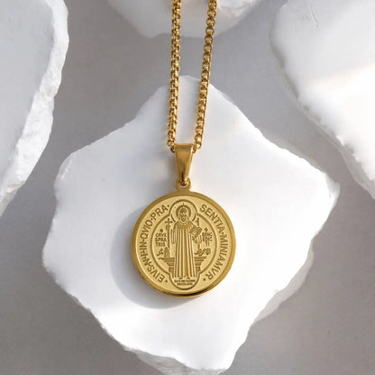Collar de San Benito baño de oro 18K