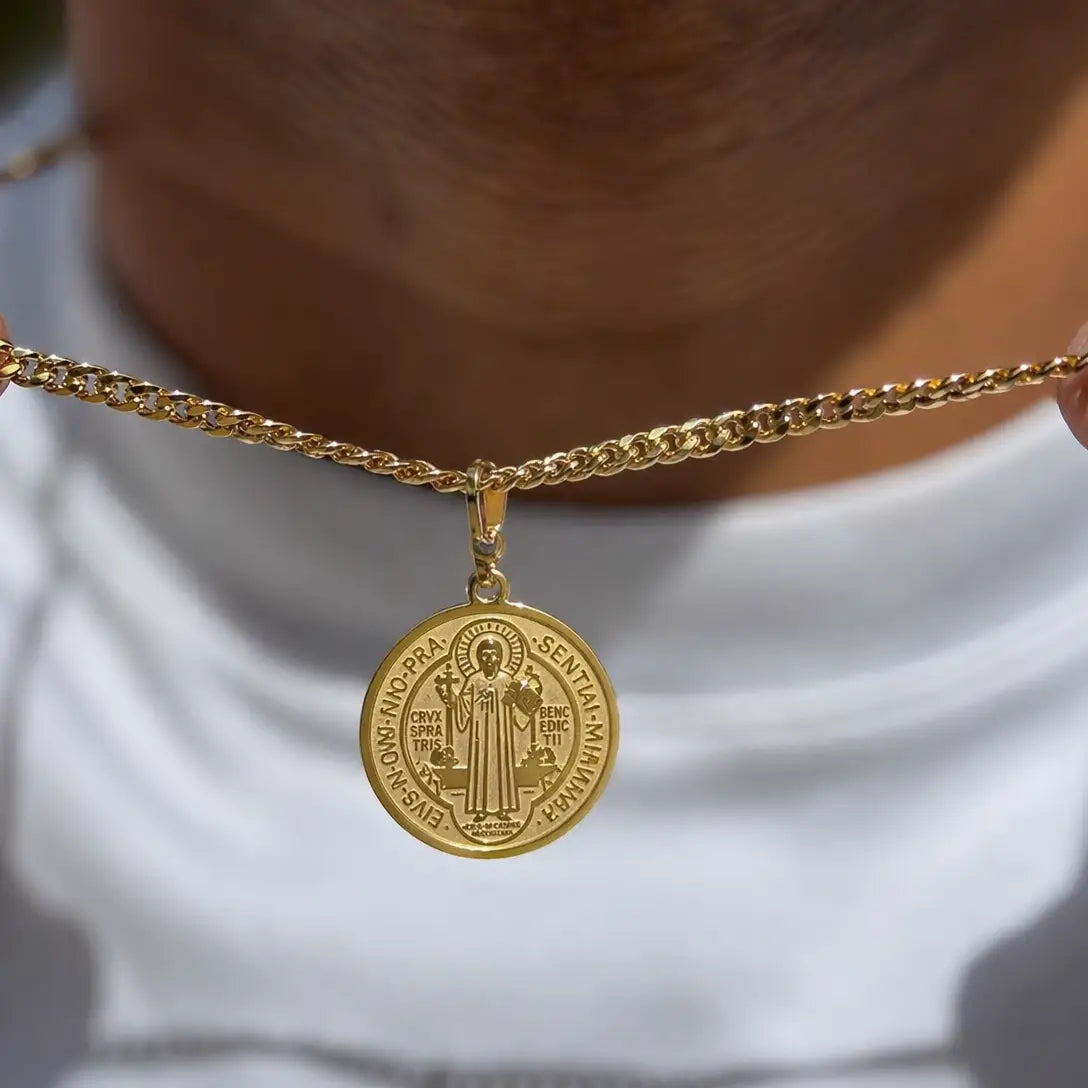 Collar de San Benito baño de oro 18K