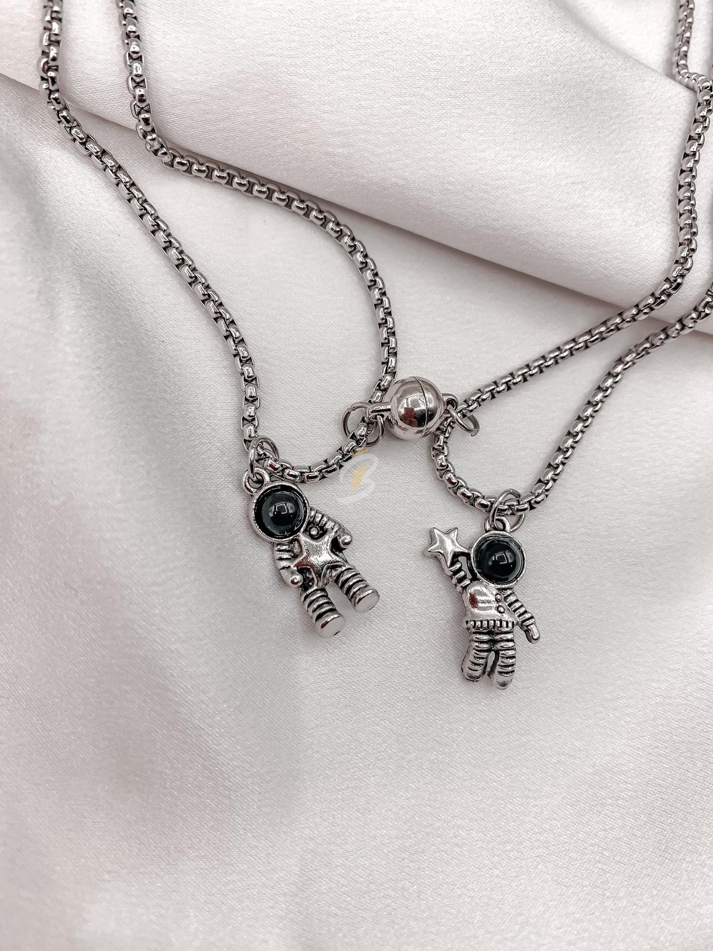 Collares de conexión astronautas amor
