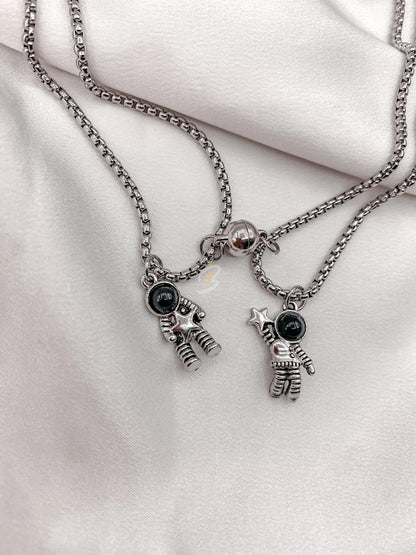Collares de conexión astronautas amor