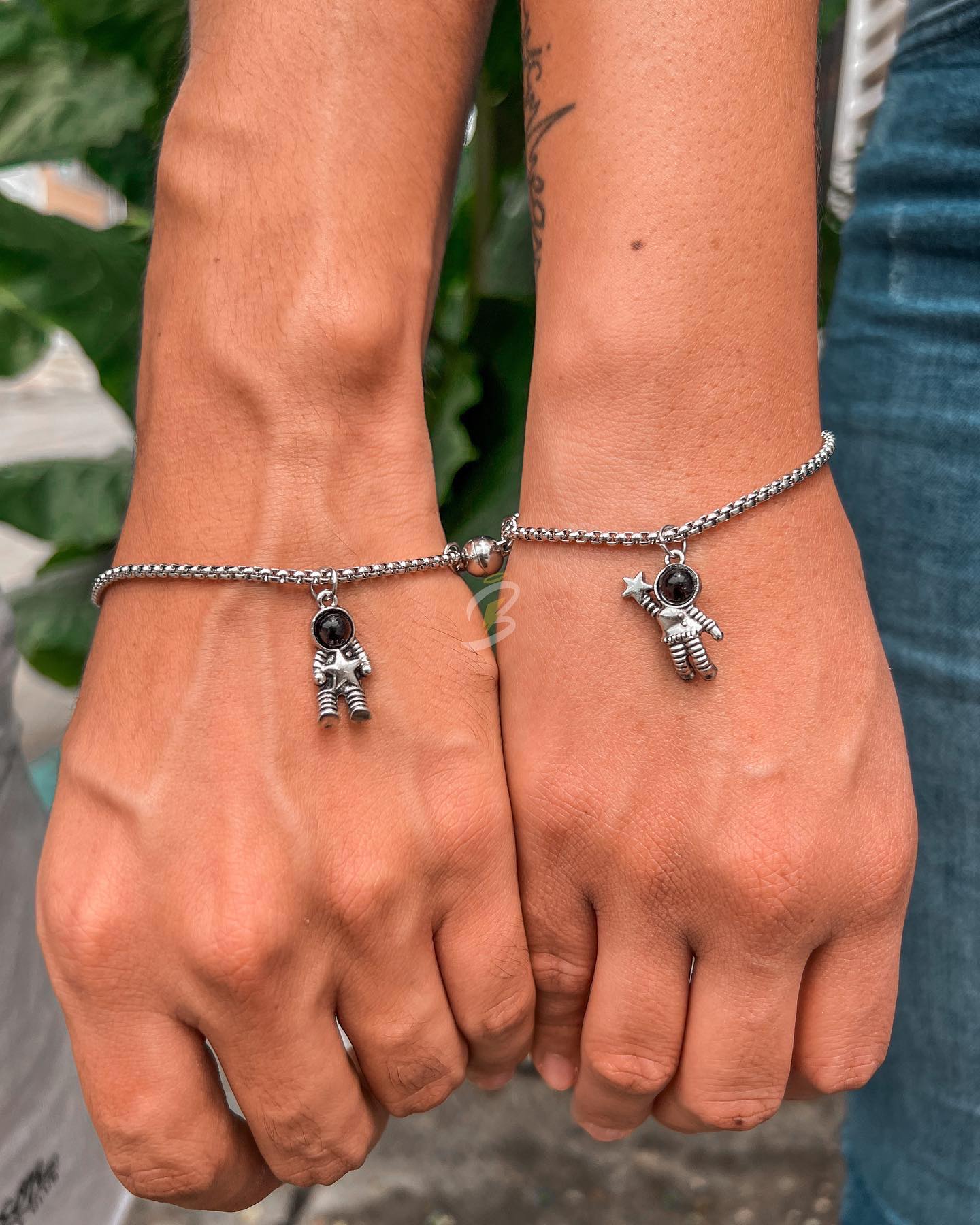 Pulseras de conexión astronautas amor