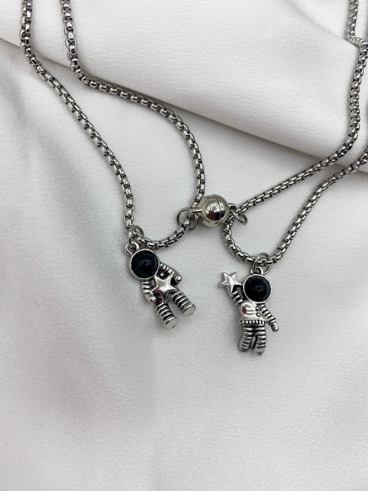 Collares de conexión astronautas amor