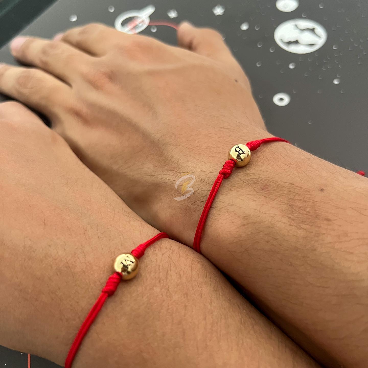 Pulseras personalizadas con tu inicial y la de tu persona especial